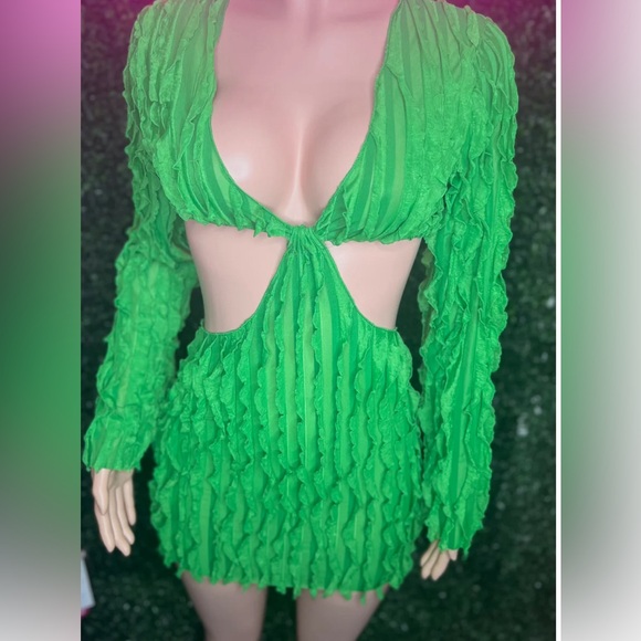 Cut Out Lettuce Trim Flounce Sleeve Body - Picture 2 of 2